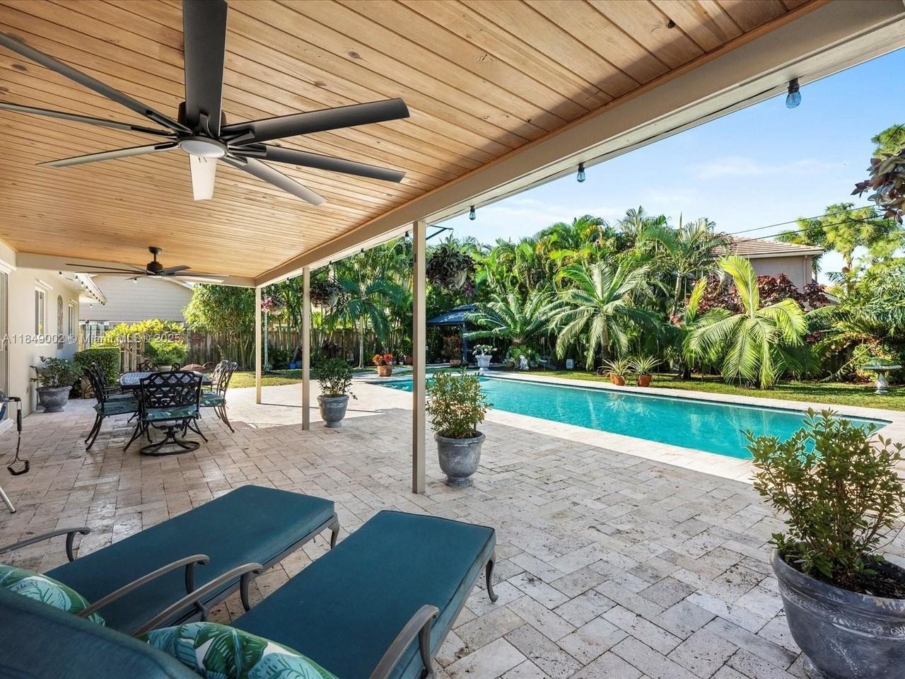 400 Circle W - Photo 2 of 16