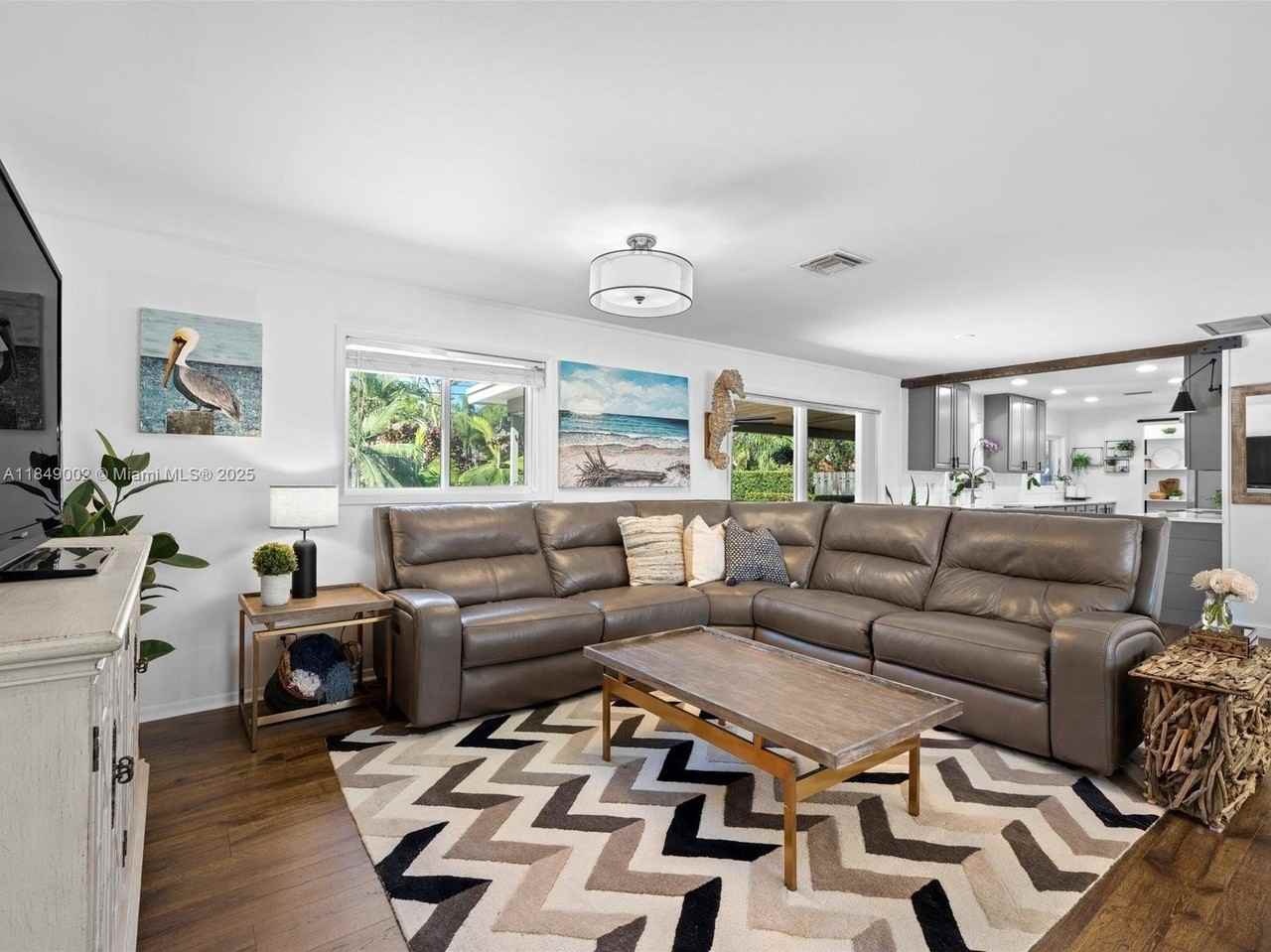 400 Circle W - Photo 5 of 16