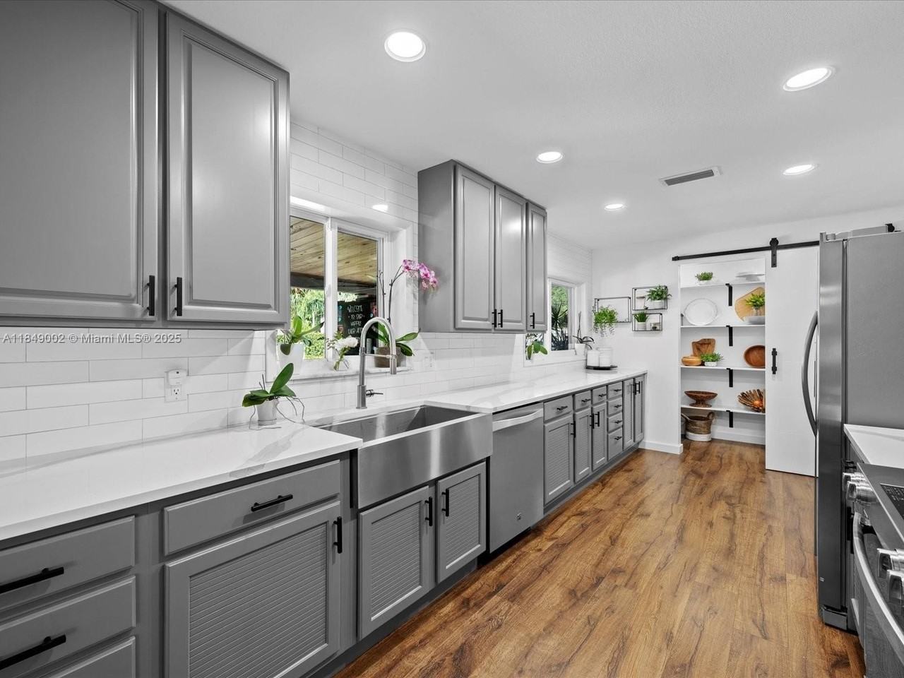 400 Circle W - Photo 6 of 16