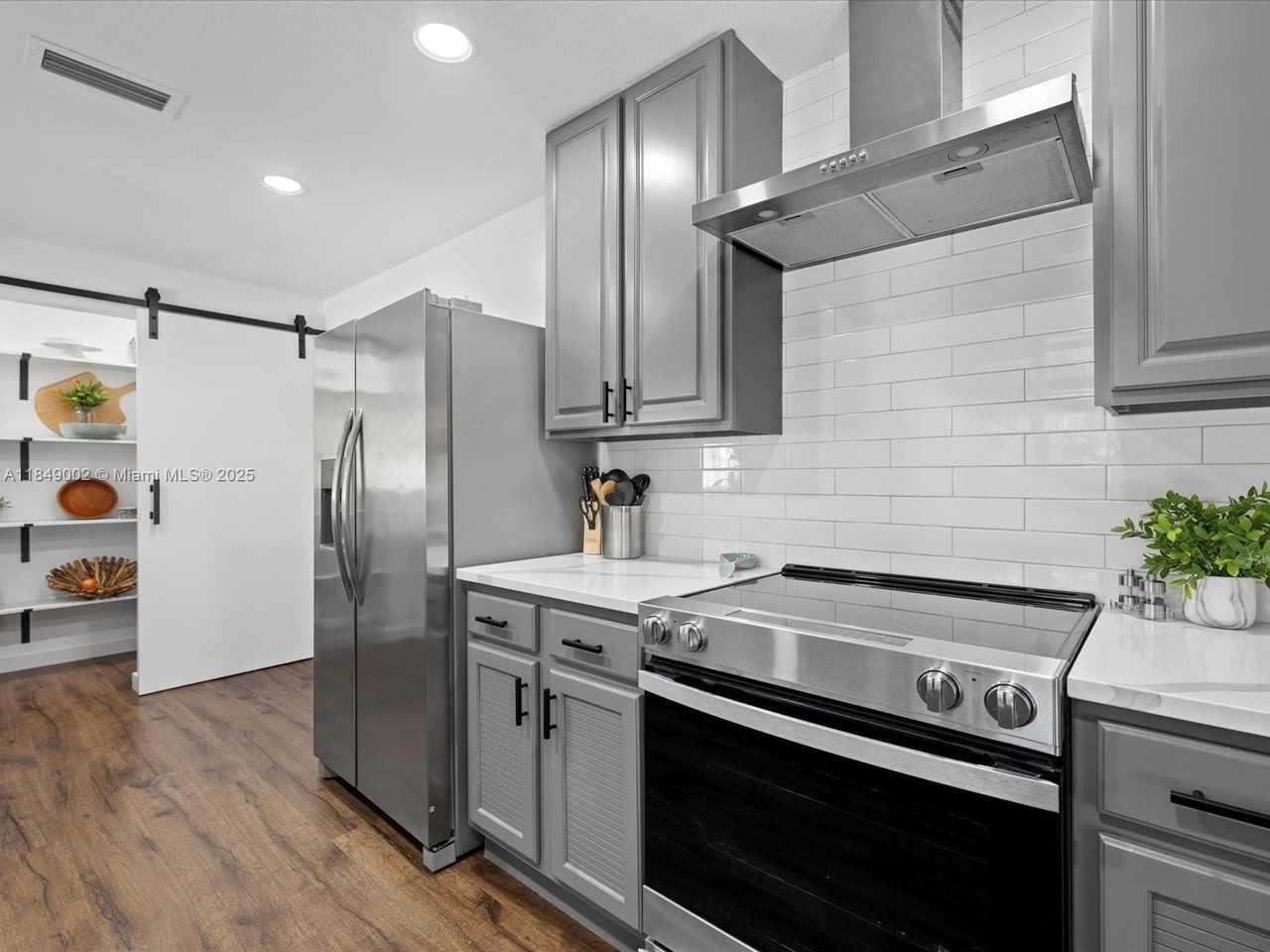 400 Circle W - Photo 7 of 16