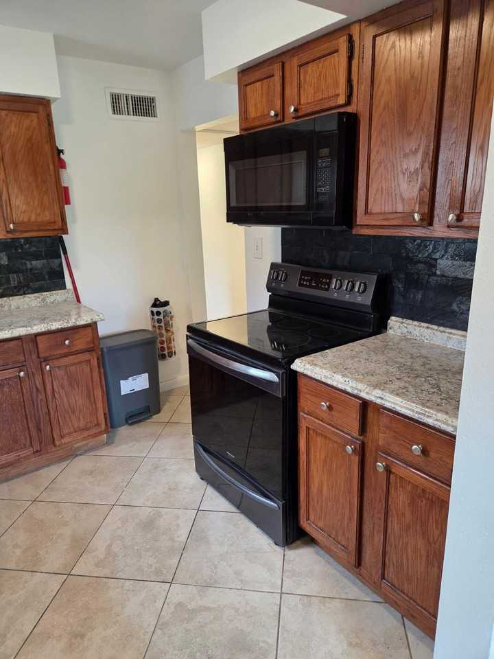 N Hastings St - Photo 4 of 10