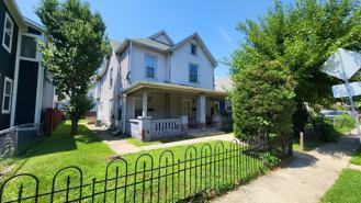 2310 N Kenwood Ave - Photo 1 of 1