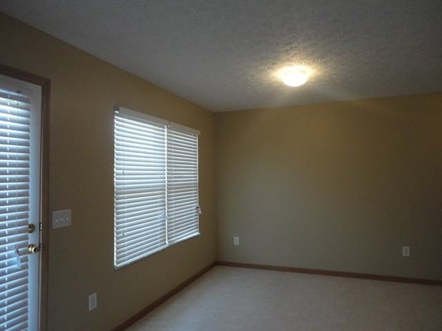 1133 Lake Forest Dr - Photo 3 of 9