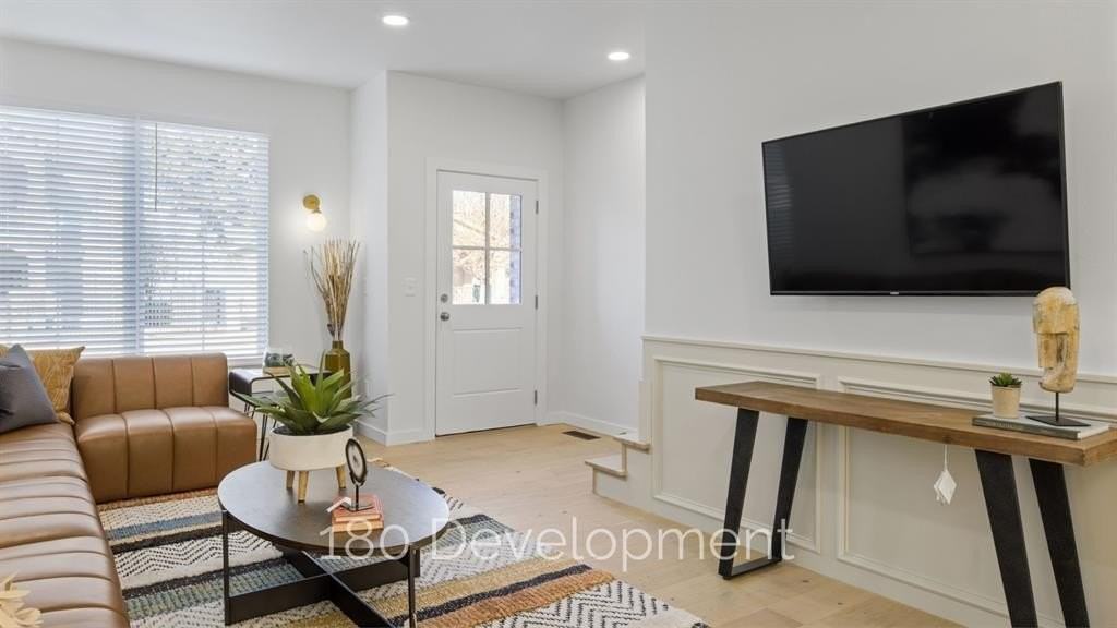 1649 Nw 12th St - Photo 5 of 24