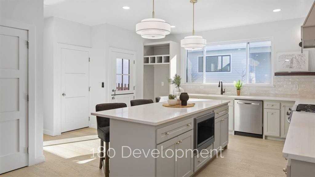 1649 Nw 12th St - Photo 7 of 24