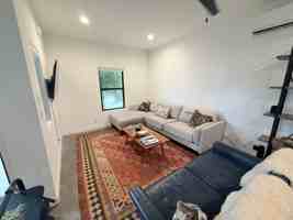 featured image of 911 N Pine St