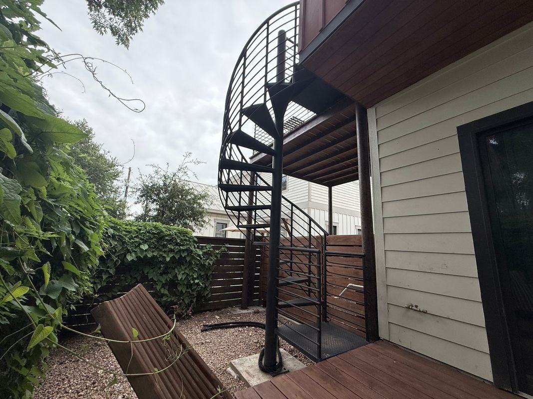 911 N Pine St - Photo 5 of 40