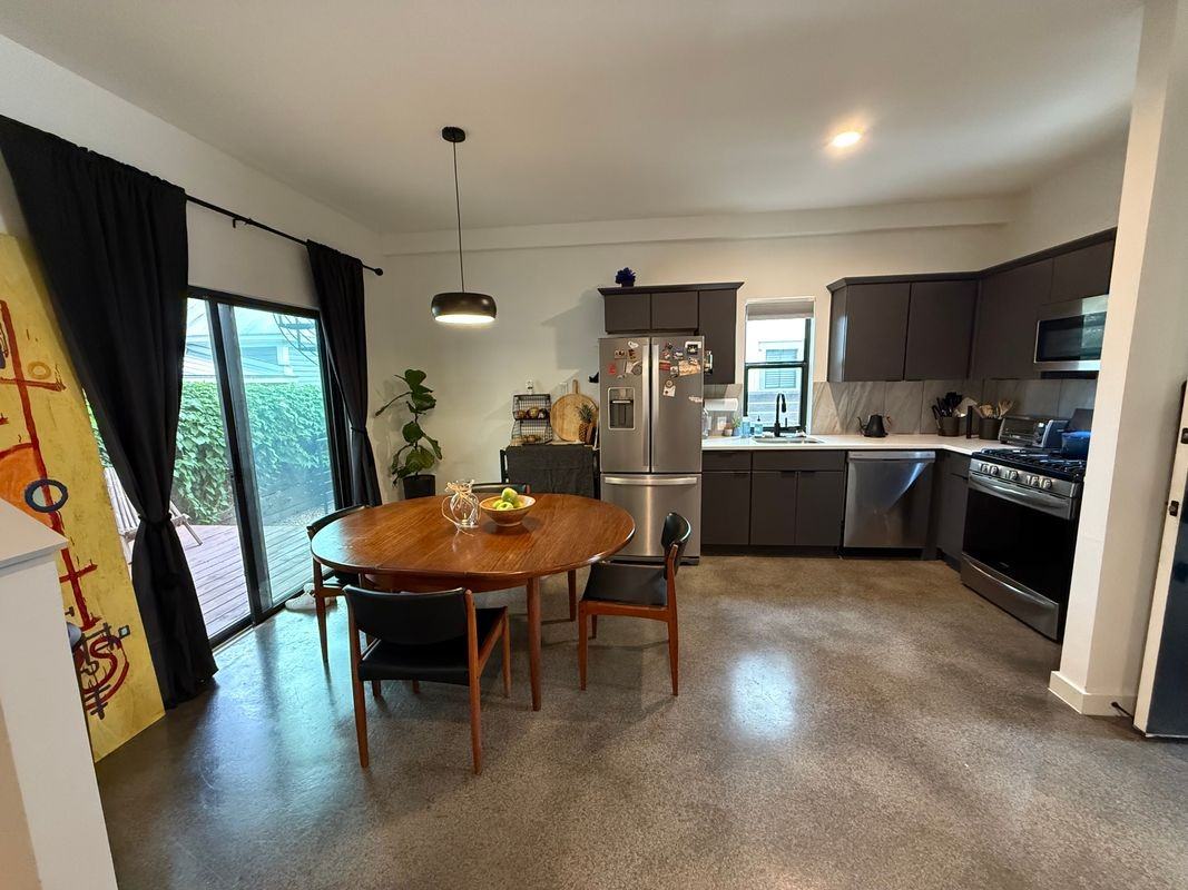 911 N Pine St - Photo 7 of 40