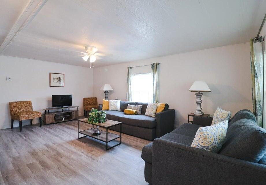 14 Don Quixote Ln - Photo 3 of 8