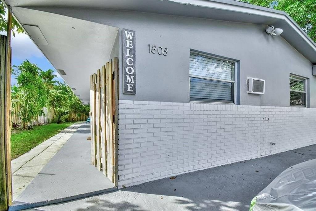 1808 Sw 20th St #1 - Photo 5 of 19