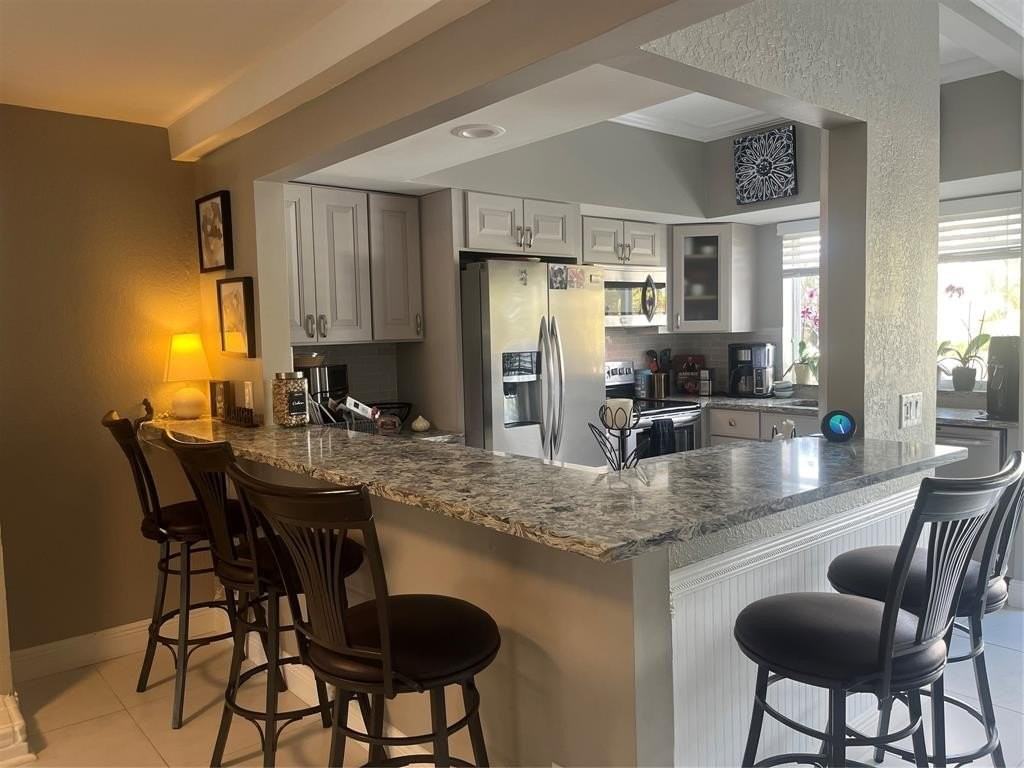 2113 Ne 44th St - Photo 6 of 23