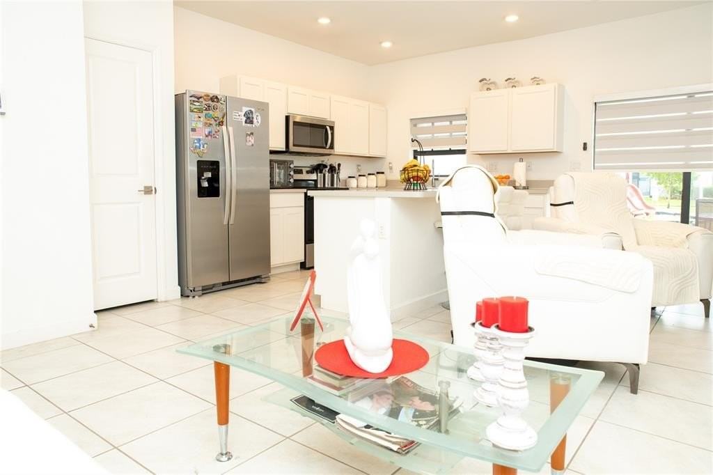 1147 Sw 7th Ave - Photo 3 of 37