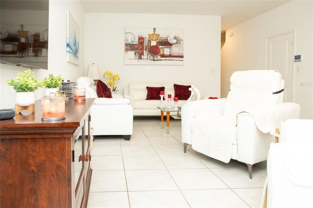 1147 Sw 7th Ave - Photo 4 of 37