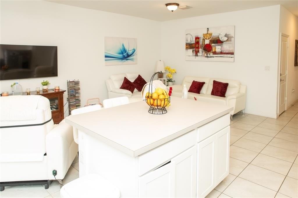 1147 Sw 7th Ave - Photo 7 of 37