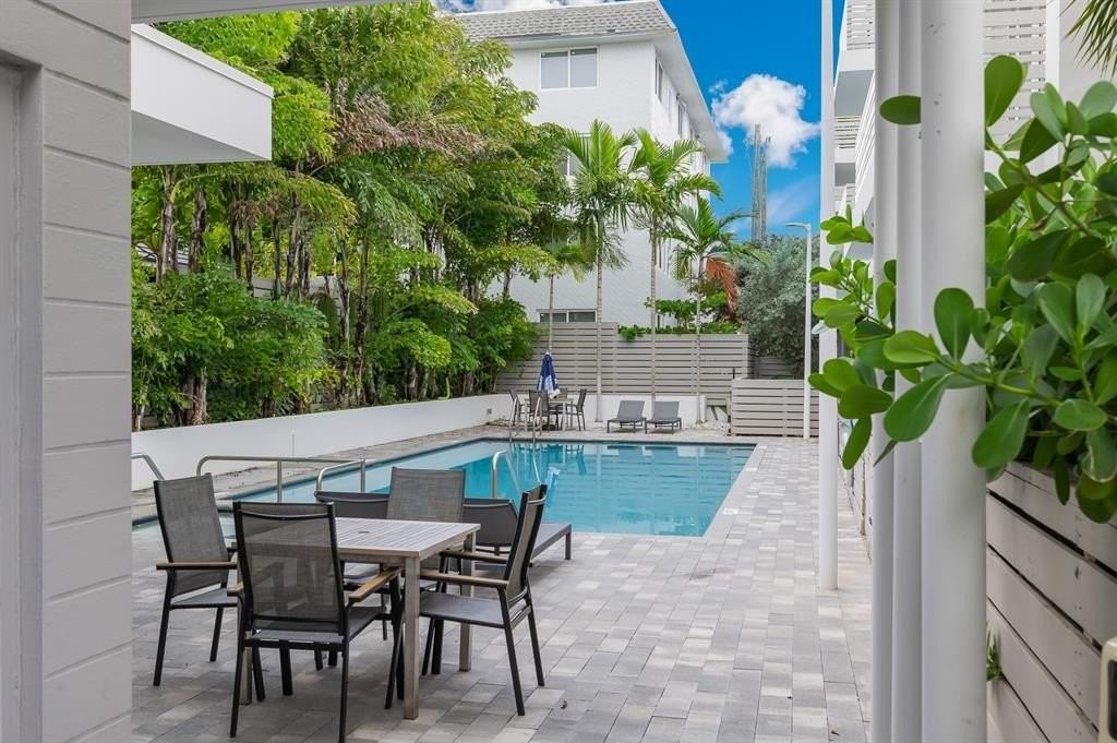 1371 N Ocean Blvd - Photo 7 of 50