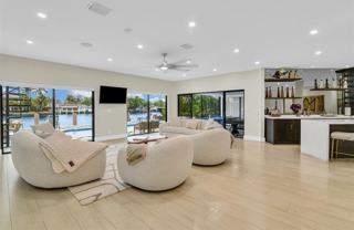 319 S Riverside Dr - Photo 1 of 1
