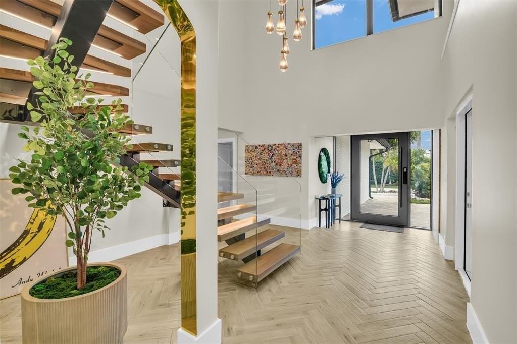 319 S Riverside Dr - Photo 3 of 50