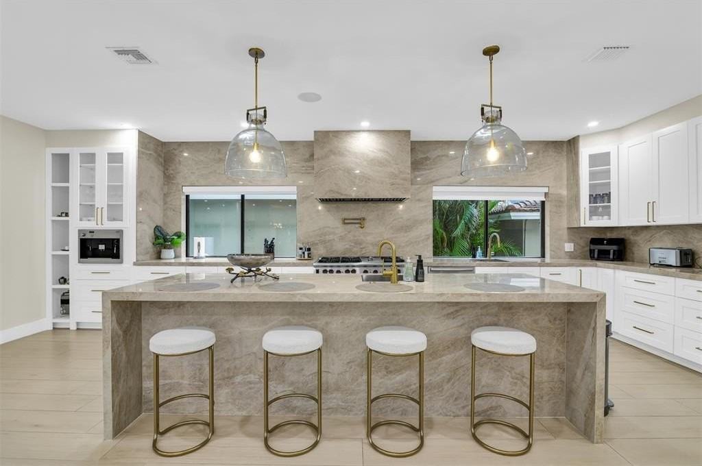 319 S Riverside Dr - Photo 6 of 50