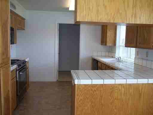 3219 N Dewey Ave - Photo 2 of 8