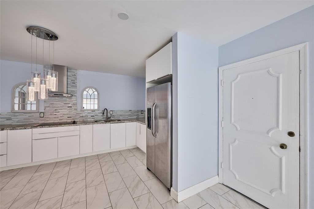 5720 Ne 22nd Way #401-4 - Photo 2 of 37