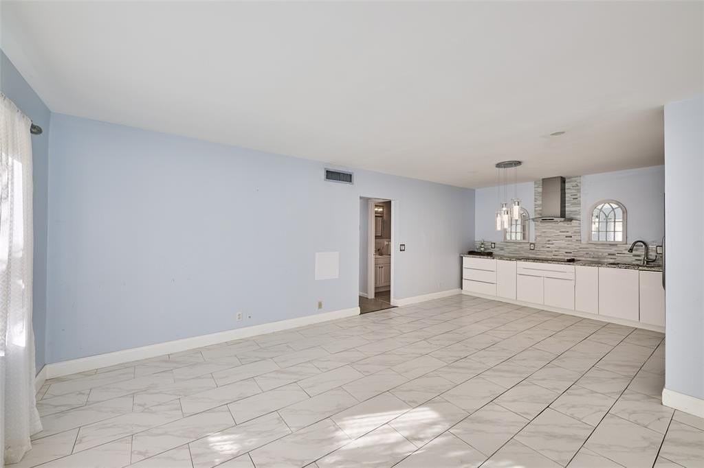 5720 Ne 22nd Way #401-4 - Photo 6 of 37