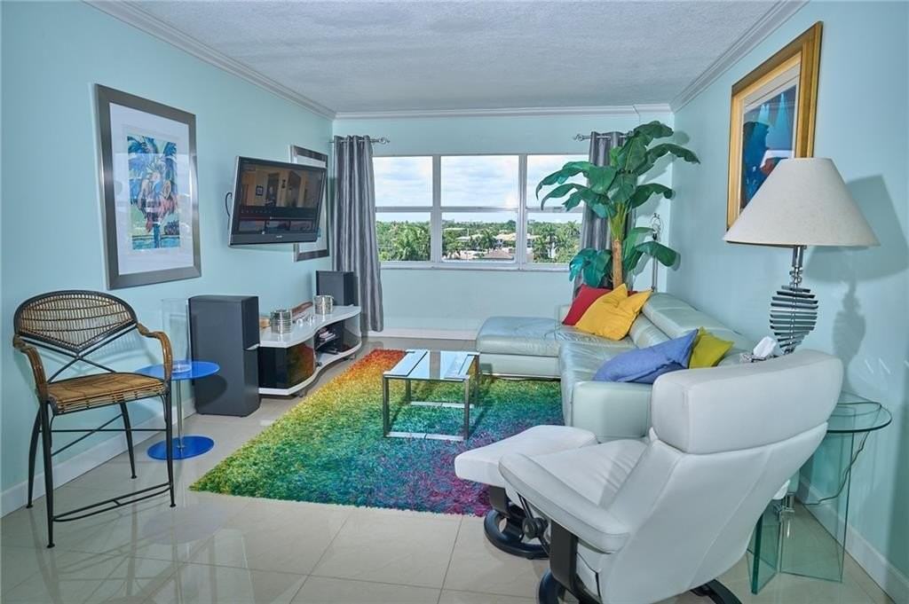 2555 Ne 11th St #703