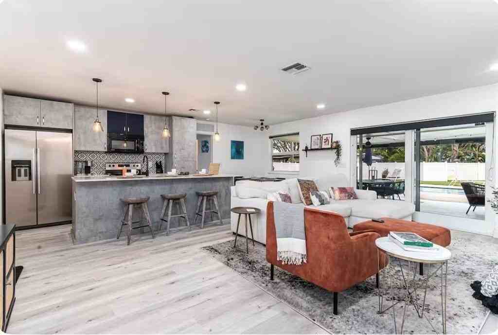 2648 Nw 9th Ln - Photo 3 of 23