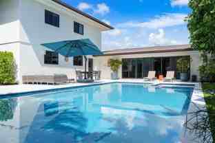708 Nw 29th St - Photo 1 of 1