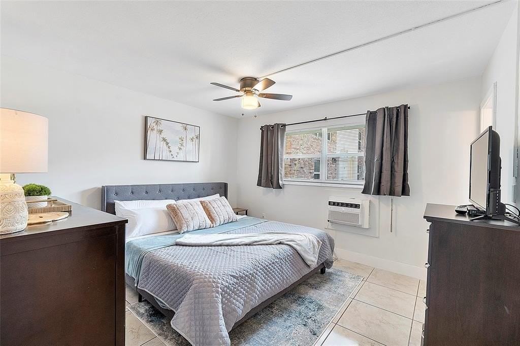 3230 Ne 13th St #102 - Photo 4 of 48