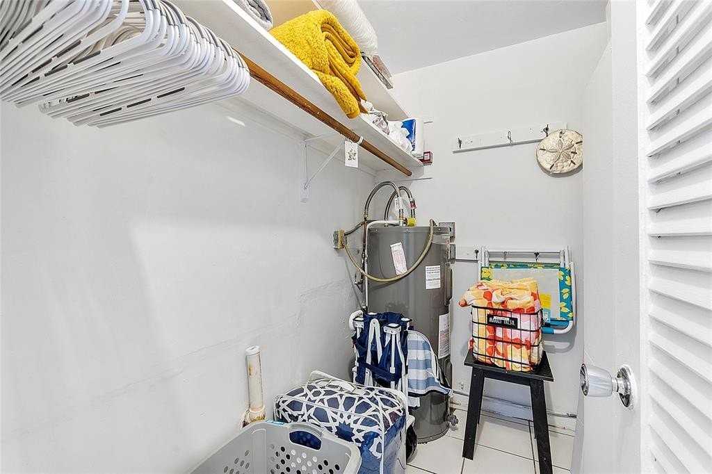 3230 Ne 13th St #102 - Photo 6 of 48