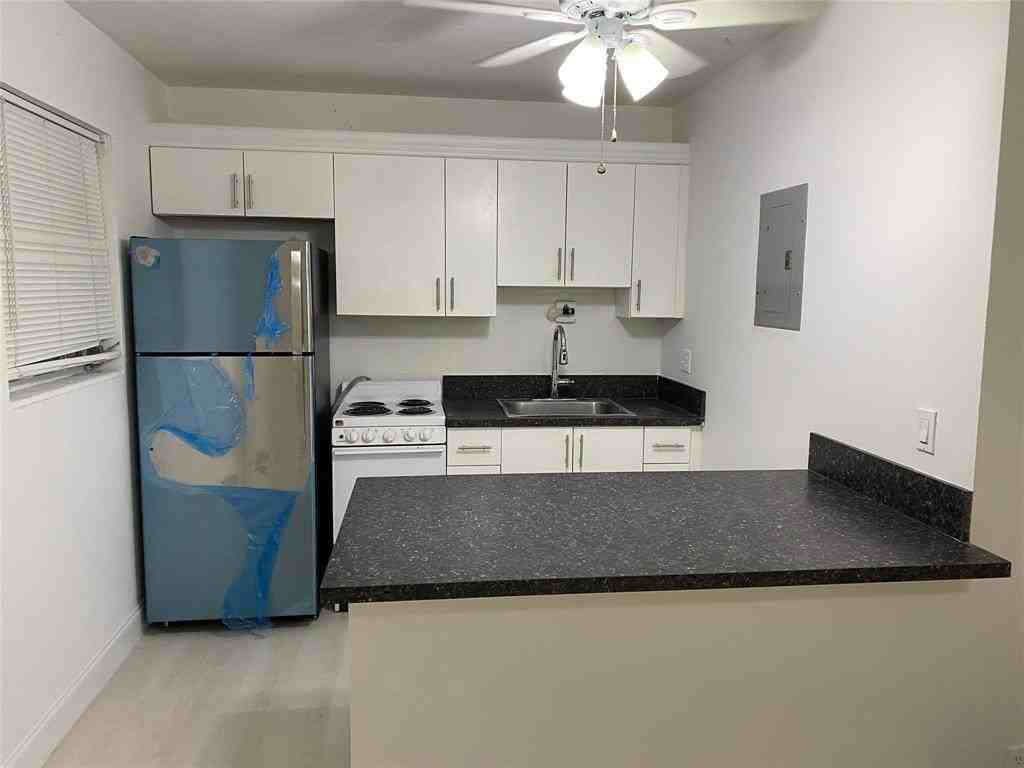 316 Sw 15th St #3 - Photo 4 of 14