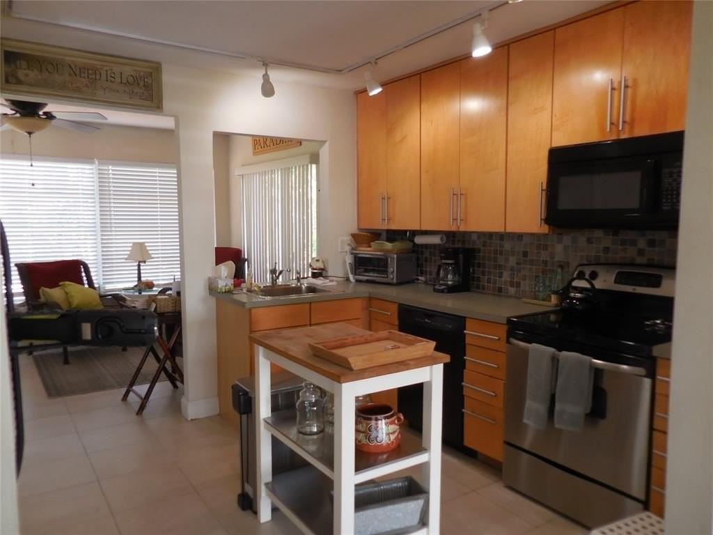 3050 Nw 1st Ave - Photo 3 of 23