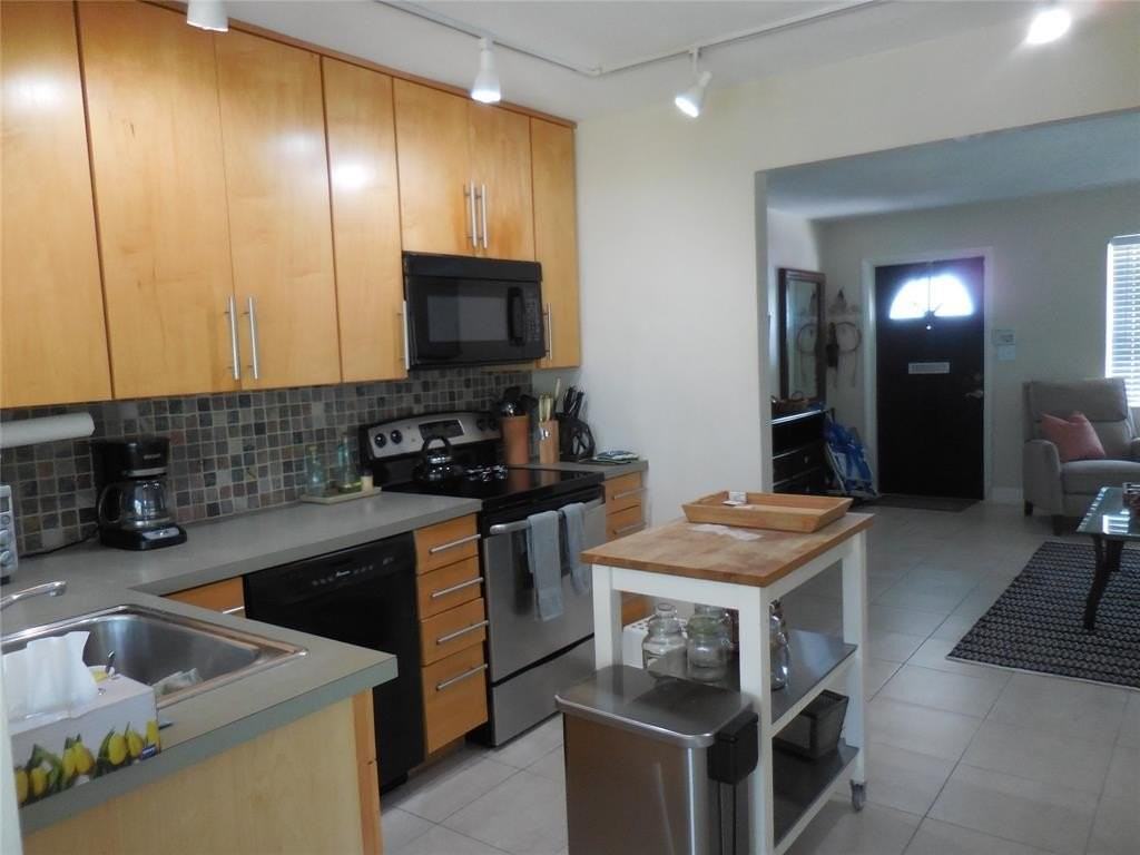 3050 Nw 1st Ave - Photo 4 of 23