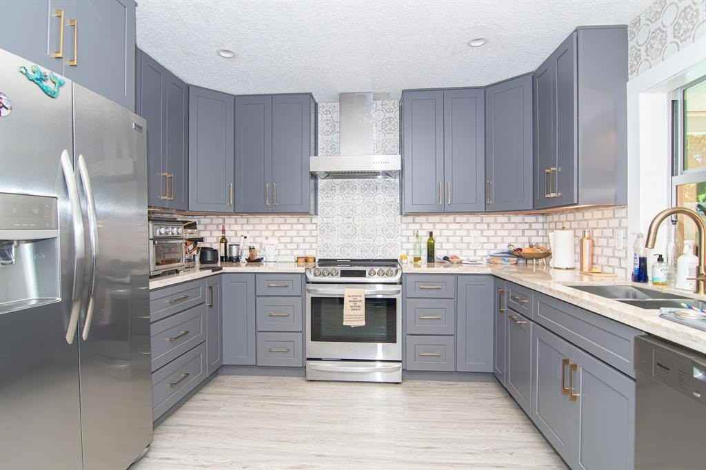 3251 Nw 65th St - Photo 3 of 35