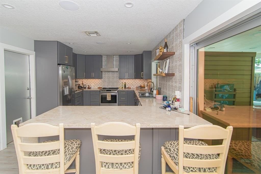 3251 Nw 65th St - Photo 5 of 35