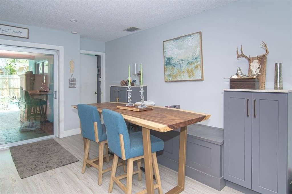 3251 Nw 65th St - Photo 4 of 35