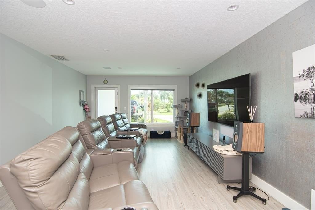 3251 Nw 65th St - Photo 7 of 35