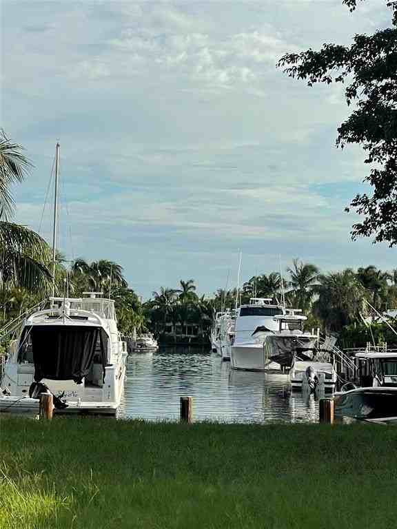 2708 Ne 14th Street Cswy #2 - Photo 6 of 46