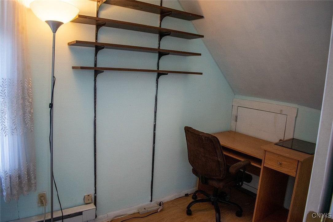 951 Lancaster Ave - Photo 3 of 29