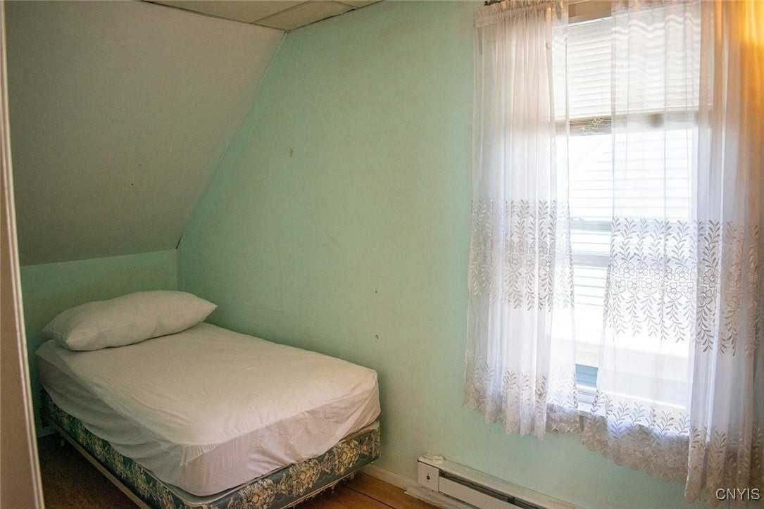 951 Lancaster Ave - Photo 4 of 29