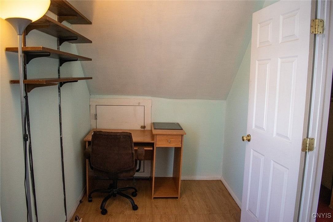 951 Lancaster Ave - Photo 5 of 29