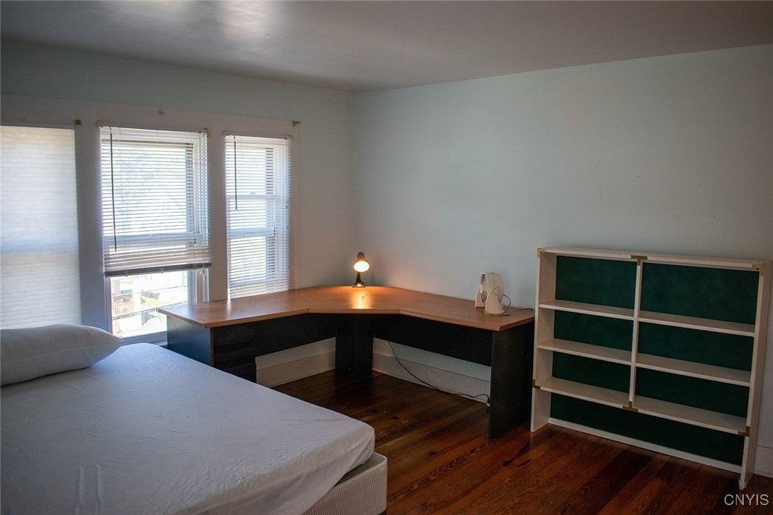 951 Lancaster Ave - Photo 7 of 29