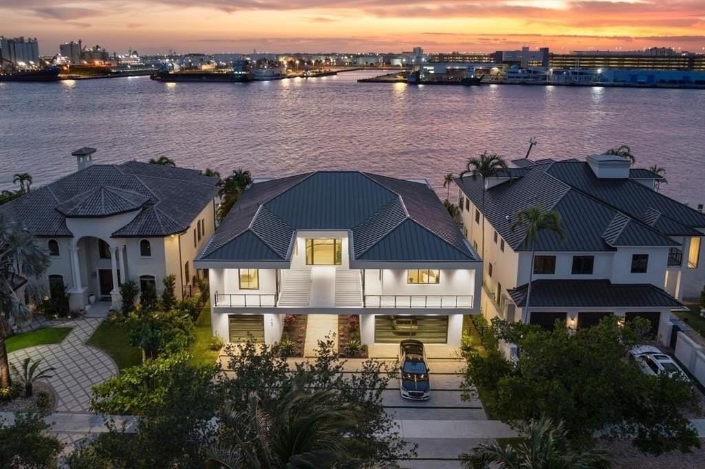 1957 Harbourview Dr - Photo 4 of 50