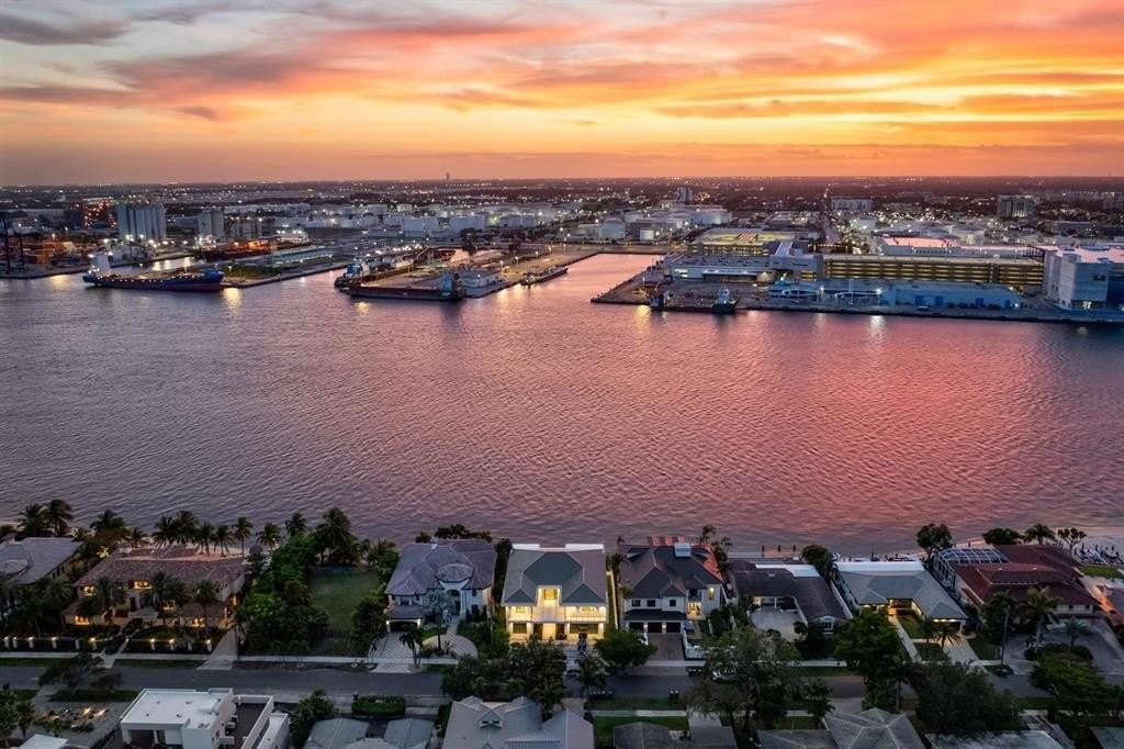 1957 Harbourview Dr - Photo 5 of 50