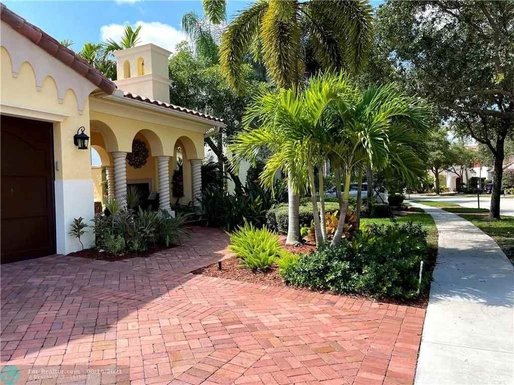 7136 Spyglass Avenue - Photo 2 of 22