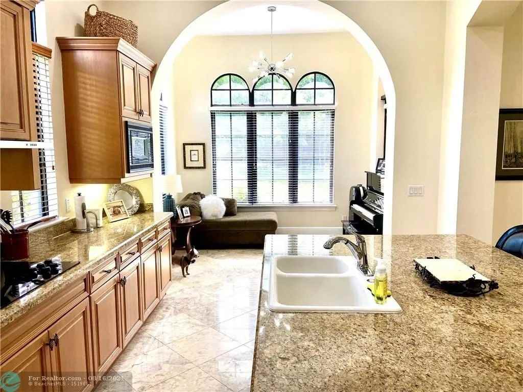 7136 Spyglass Avenue - Photo 7 of 22