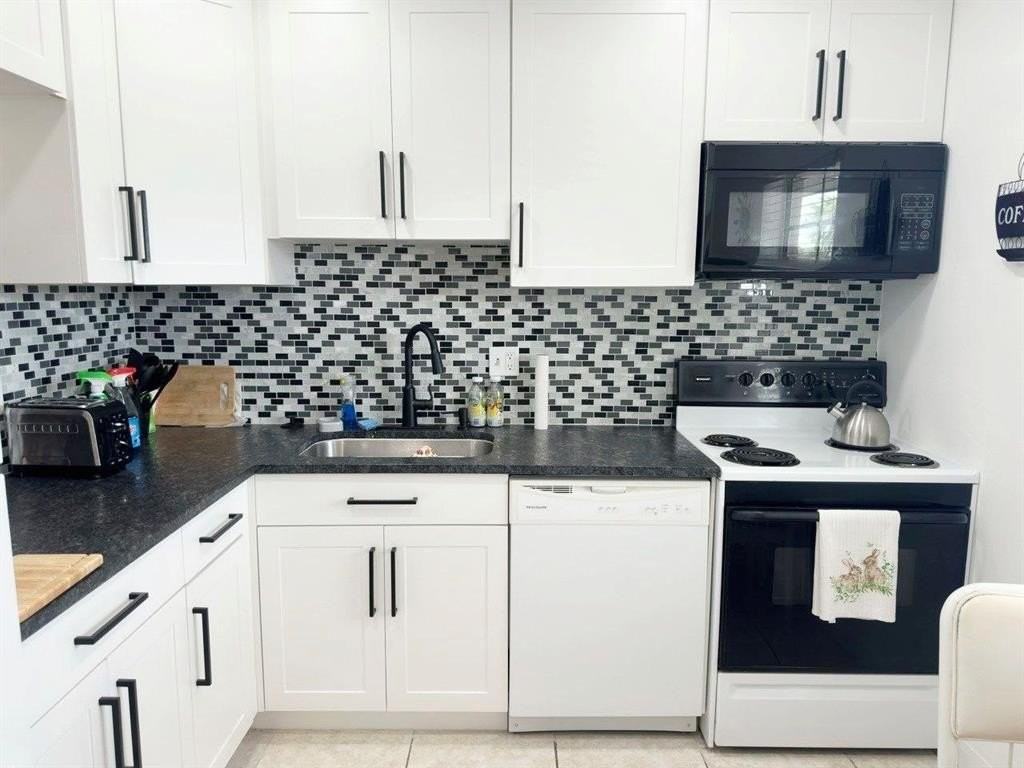 7505 Nw 5th Pl #203 - Photo 3 of 12