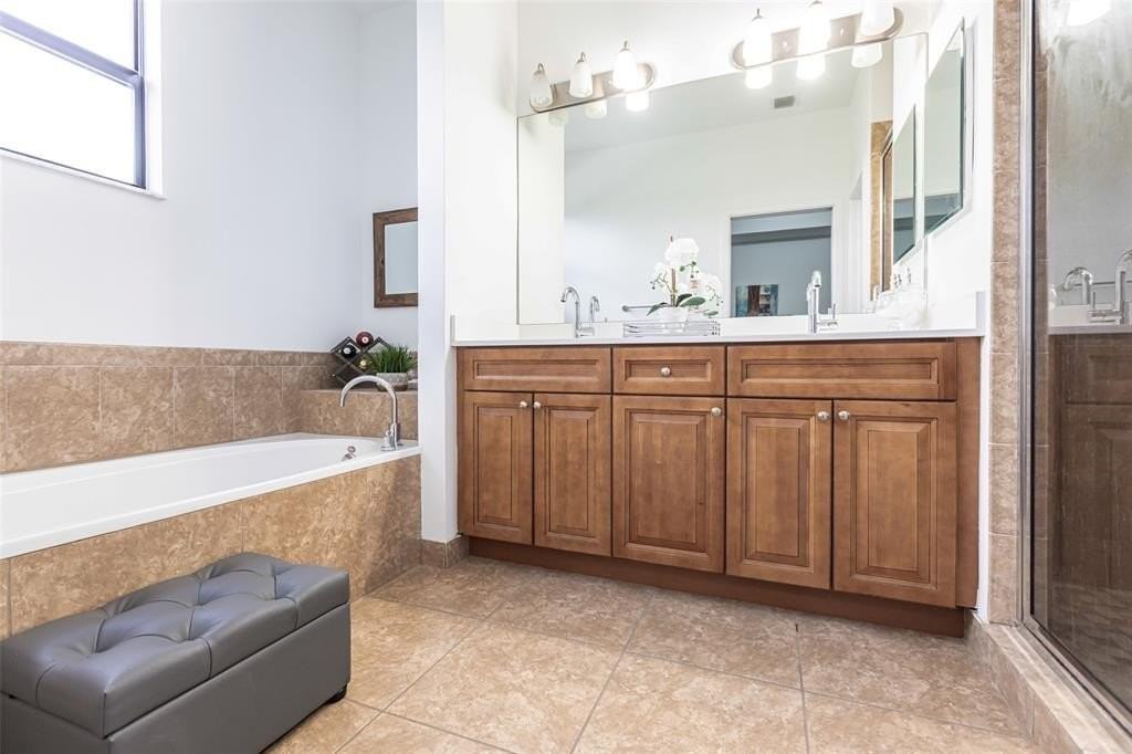 4851 Nw 57th Ct - Photo 4 of 8