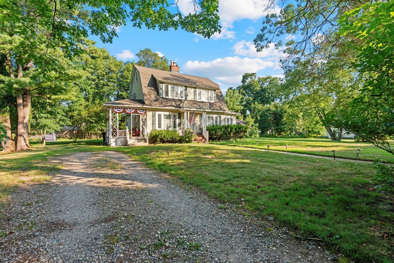 202 Lewis Rd - Photo 2 of 33