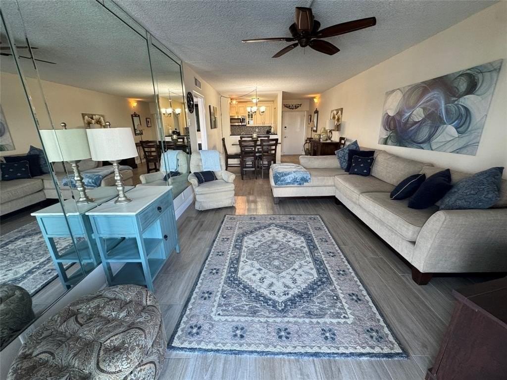 95 N Birch Rd #402 - Photo 5 of 27